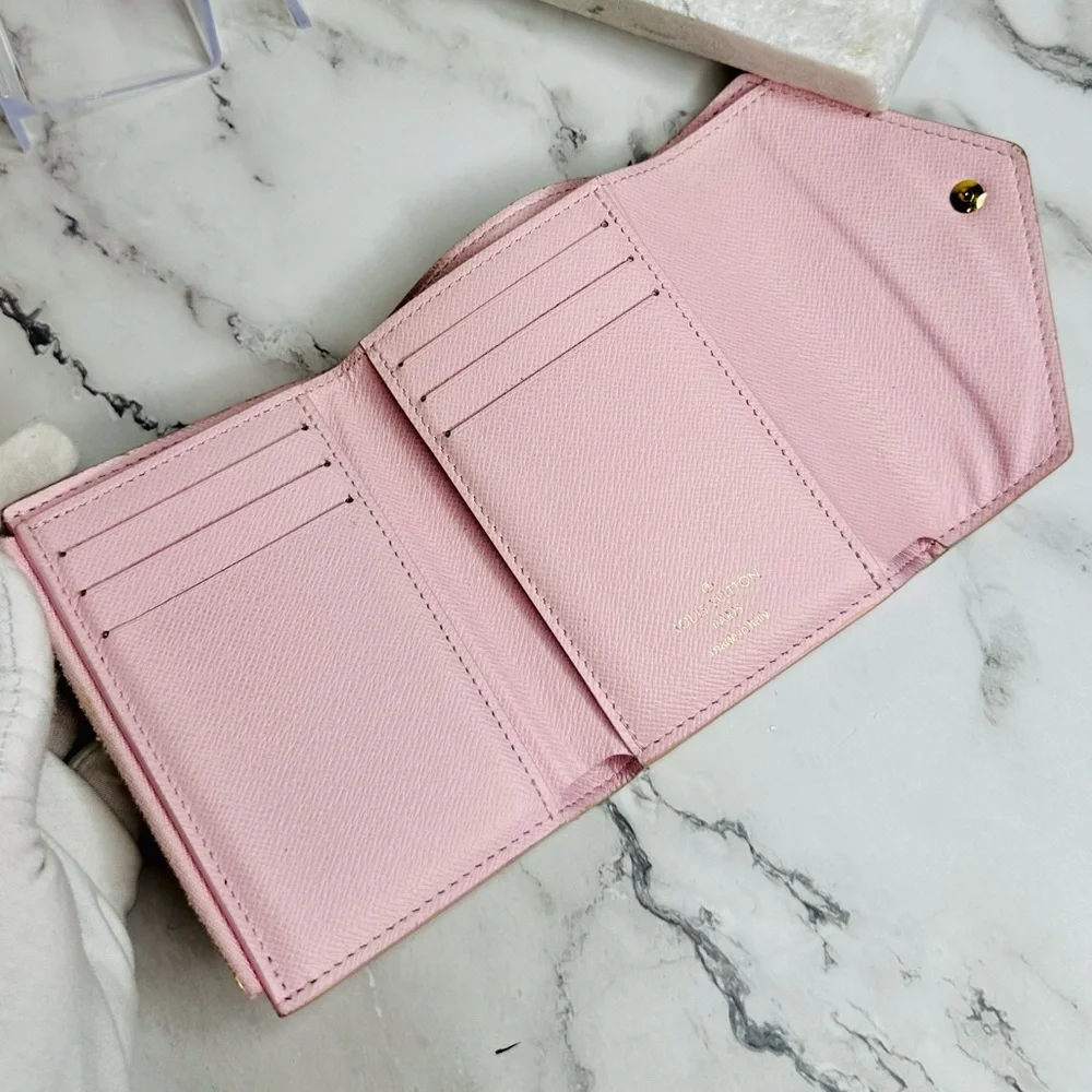 EUC Louis Vuitton Victorine Rose & Yellow 2021 By The Pool Wallet